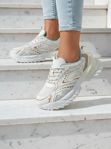 Royalfashion Baskets de sport pour femmes sur une semelle épaisse Nettes