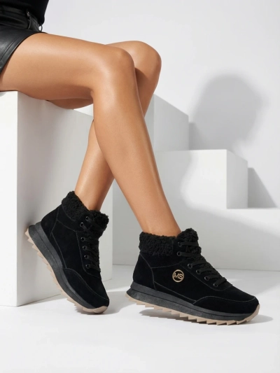 Royalfashion Chaussures de sport isolées pour femme en noir Cerrto