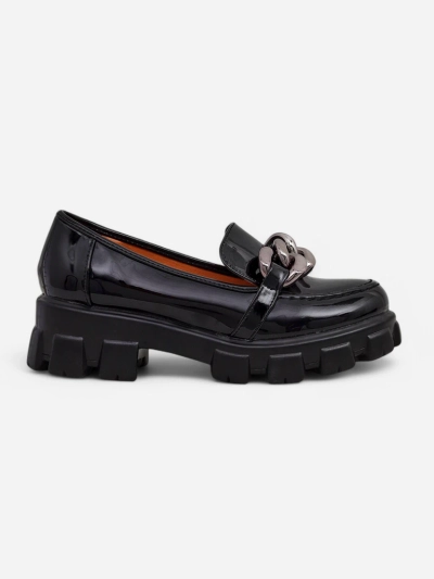 Mocassins pour femmes Hera Nero en cuir écologique verni avec chaîne, printemps