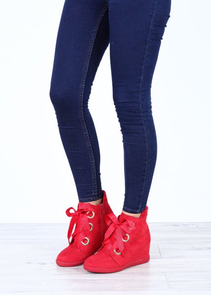 Czerwone sneakersy na krytym koturnie wiązane wstążką Andi- Obuwie