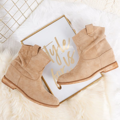 Bottes cowboy sur talons en beige Brunoki - Chaussures