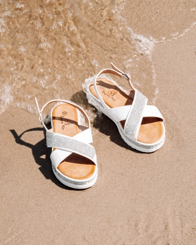 Royalfashion Sandales en éco-cuir pour femmes blanches avec zircons Trikys