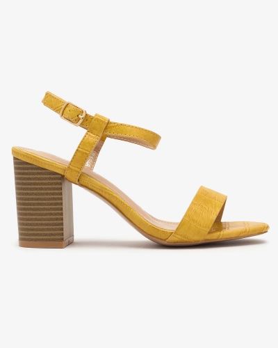 OUTLET Royalfashion Sandales pour femmes jaunes avec gaufrage Francola