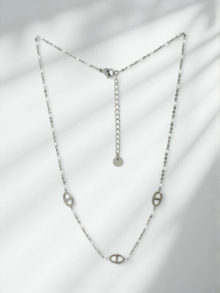 Collier argenté Theodora Milano avec maillons de style minimaliste