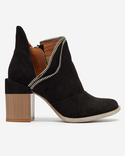 Bottes noires isolées pour femmes sur le poteau Mukis - Chaussures