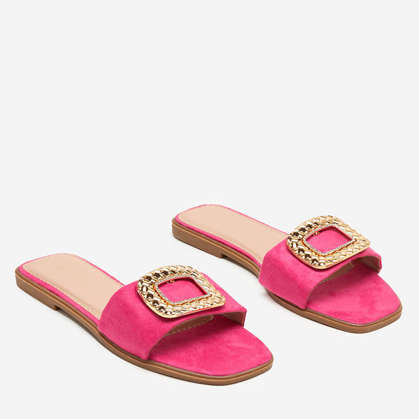 OUTLET Chaussons femme en daim écologique fuchsia avec une boucle dorée Lozi. Chaussure