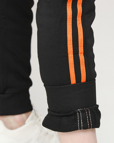 Ensemble noir isolé pour femmes composé d'une blouse et d'un pantalon avec des rayures orange fluo- Vêtements