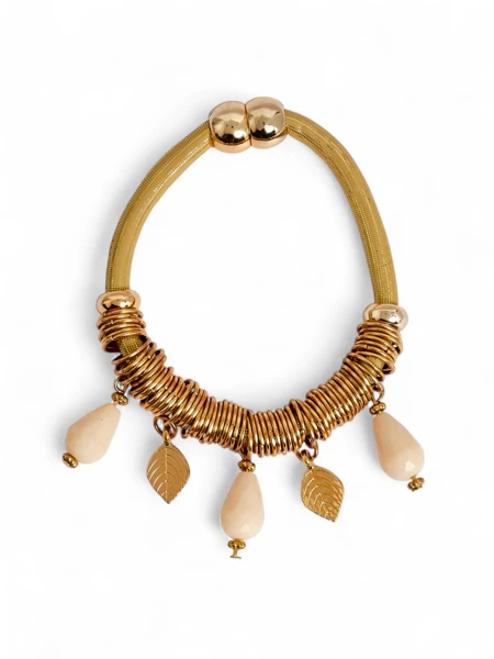 Bracelet pour femmes avec des perles et des paillettes