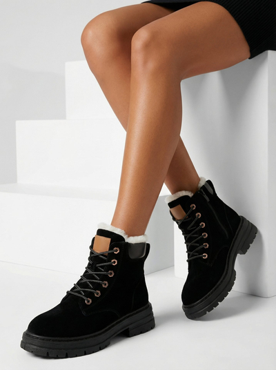 Royalfashion Bottes de trappeur isolées pour femmes en noir Radoras