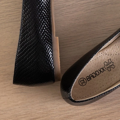 OUTLET Mocassins enfants noirs avec gaufrage Varecia - Chaussures