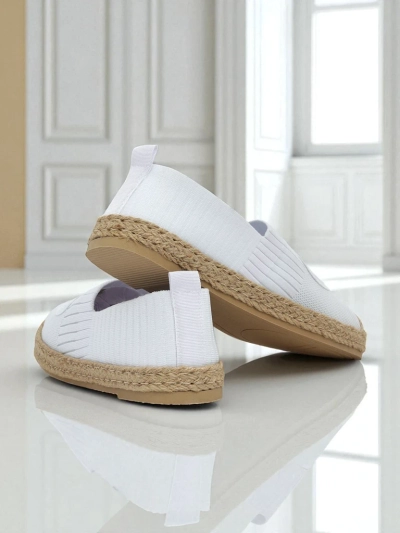 Espadrilles pour femmes Calista Biancha - blanches plates en daim écologique, style italien