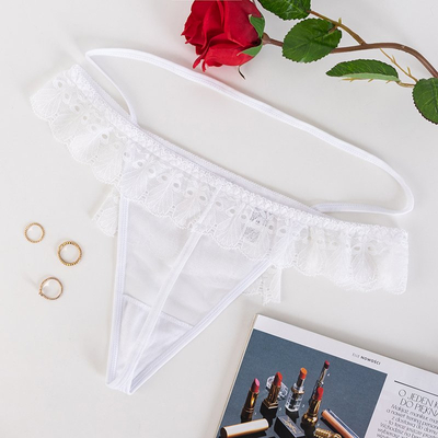String femme en dentelle blanche - Sous-vêtements