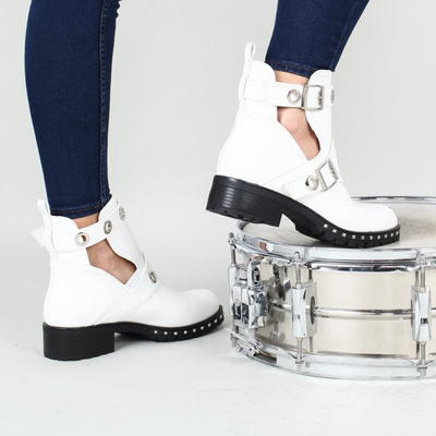 Białe workery z wycięciem Kallie- Obuwie