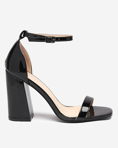 Sandales noires pour femmes sur le poteau par Whopso - Footwear