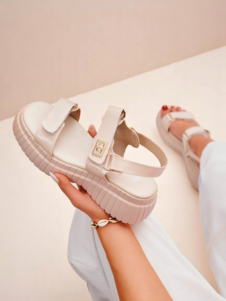 Royalfashion Sandales pour femmes sur une semelle épaisse Aganda