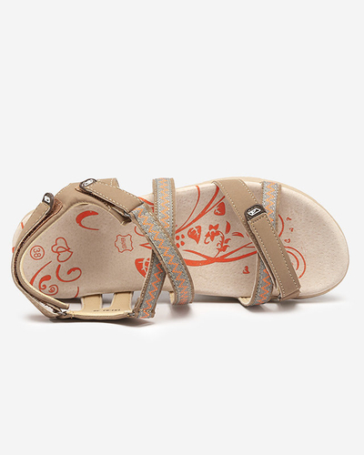 Sandale femme beige à semelle plate Koralli. Chaussures