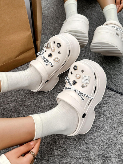 Sandales en caoutchouc pour femmes Royalfashion avec décorations Dellos