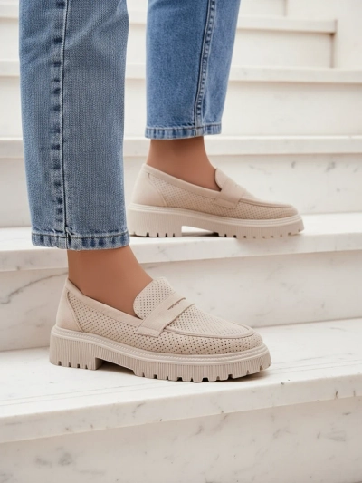 Mocassins pour femmes Callista beiges, cuir écologique, talon plat 4 cm