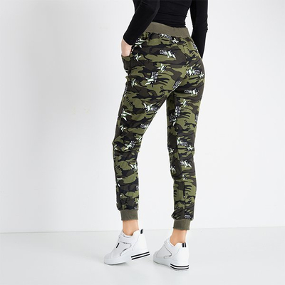 Pantalon de survêtement camouflage isolé vert clair pour femme - Vêtements