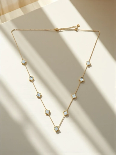 Collier Aurelia Clavis en nacre avec monture dorée