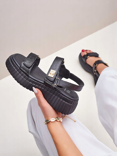 Sandales pour femmes Royalfashion sur une épaisse semelle Aganda