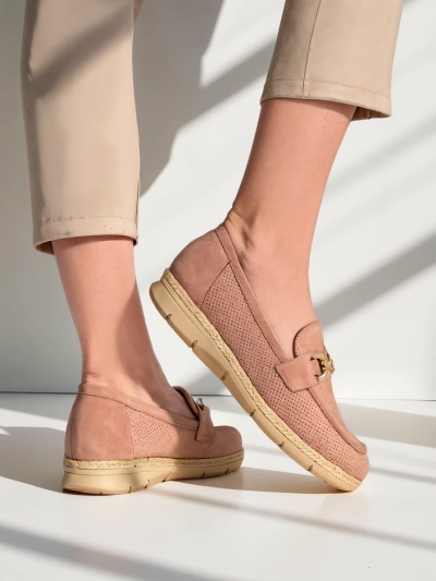 Chaussures plates Royalfashion pour femmes avec un détail décoratif sur le bout