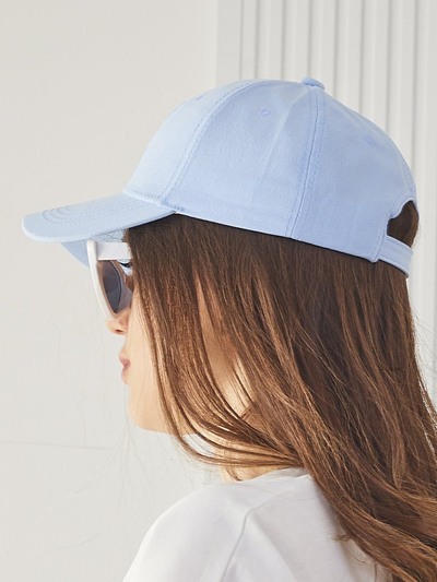 Casquette Royalfashion avec écusson lapin qui fait un clin d’œil