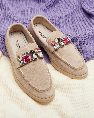 Mocassins pour femmes en daim écologique marron clair avec cristaux décoratifs Nellens- Footwear