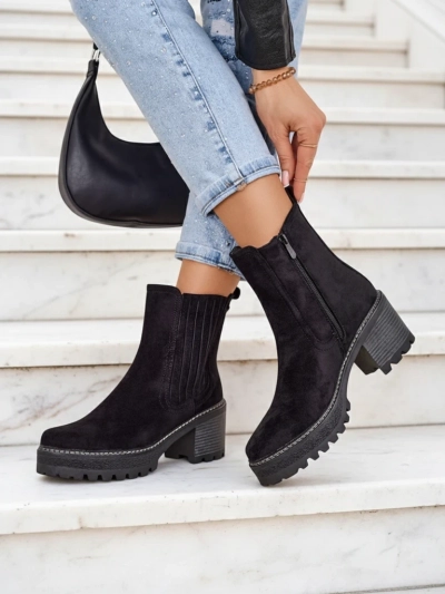 Royalfashion Bottes pour femmes en éco-daim sur un poteau par Segiag