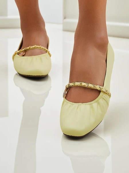 Ballerines pour femmes AURELIA Gialla avec chaîne de couleur jaune, cuir écologique