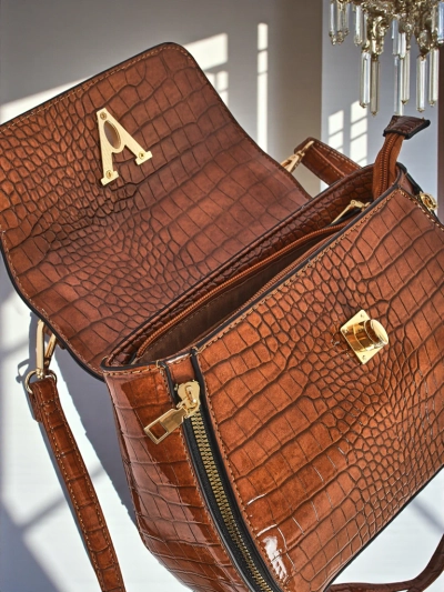 Sac à main pour femmes Callisto en cuir écologique suédé et crocodile marron foncé