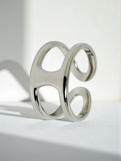 Bracelet jonc Dolce Vita avec des breloques décoratives