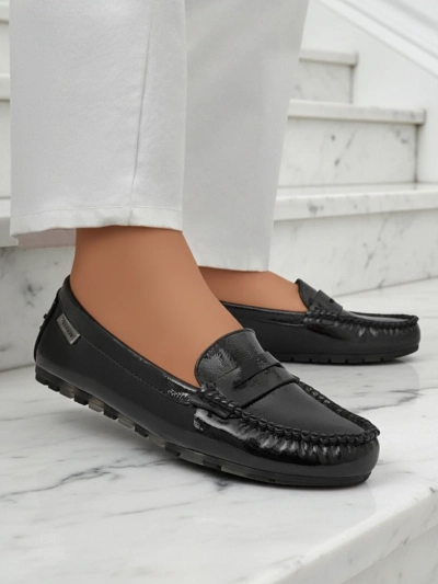 Mocassins pour femmes Cyra Nero en cuir écologique verni, style italien classique