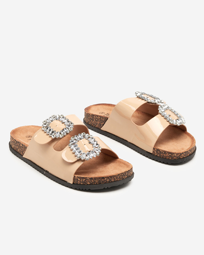 Chaussons femme beiges avec fermoirs décorés. Olimika - Footwear