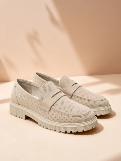 Mocassins pour femmes Callista beiges, cuir écologique, talon plat 4 cm