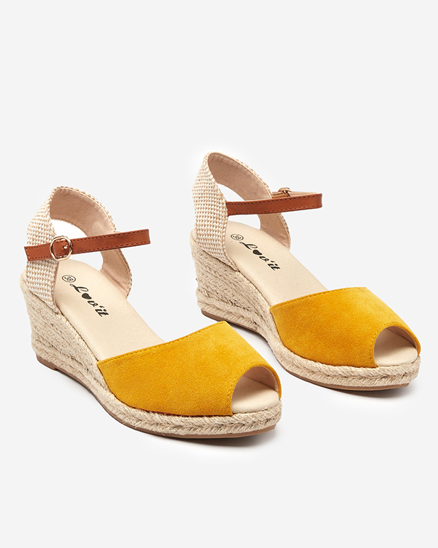 OUTLET Sandales femme jaunes a'la espadrilles compensées Nexi - Chaussures