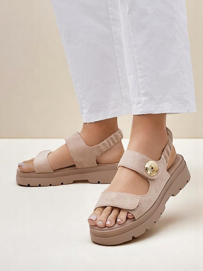 Sandales pour femmes beiges Royalfashion Callista sur plateforme en daim