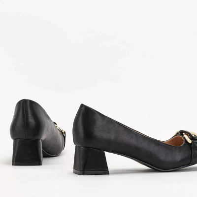 OUTLET Escarpins noirs pour femmes sur tige basse avec décoration Vetina - Chaussures