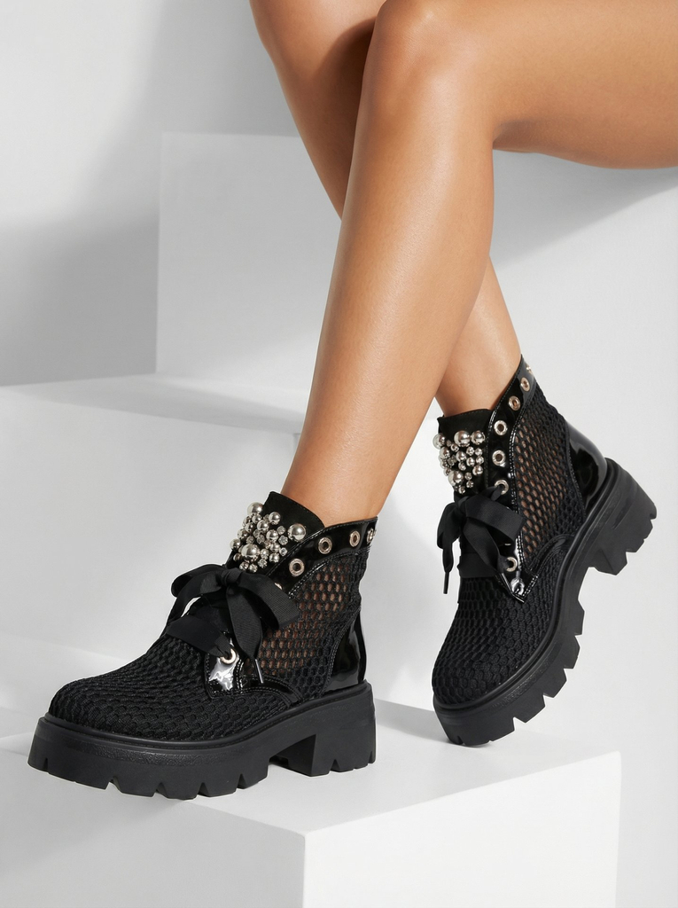 Royalfashion Bottes ajourées pour femme en noir Afaserr