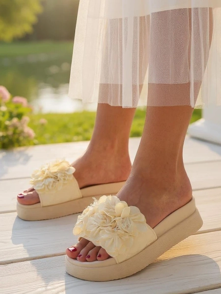 Sandales pour femmes Royalfashion avec petites fleurs Frezja