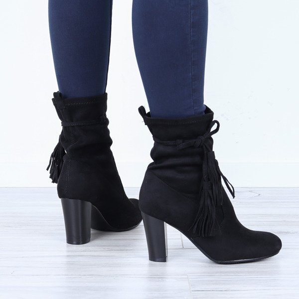 Czarne botki na słupku Gwen- Obuwie