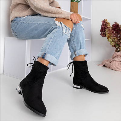 OUTLET Bottines noires à talons plats avec décorations Teodorana - Chaussures