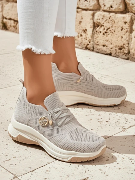 Sneakers pour femmes Royalfashion Selene – chaussures blanches confortables à semelle plate