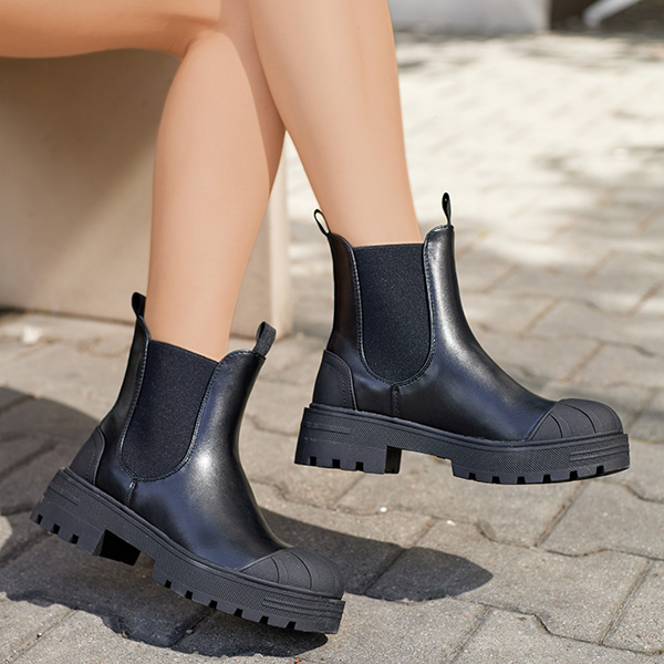 OUTLET Bottes pour femmes noires sur une semelle massive Beretica - Footwear
