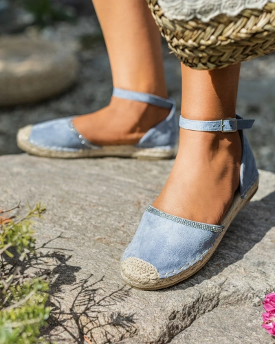 Royalfashion Espadrilles pour femmes avec zircons en bleu Rieta
