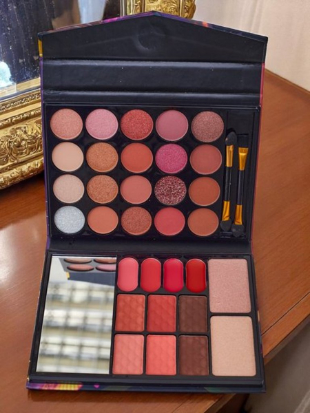 Palette de maquillage compacte ANYLADY – fards à paupières, contouring, lèvres 33 teintes