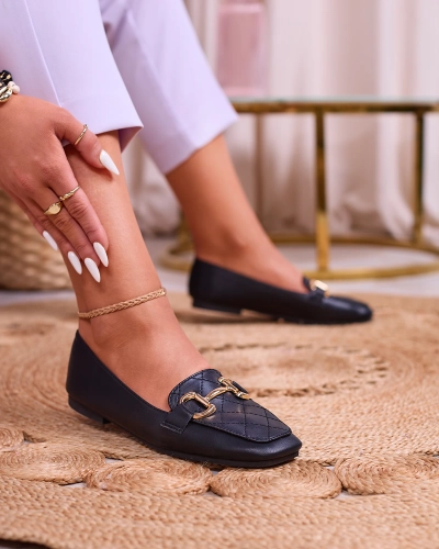 Royalfashion Mocassins matelassés noirs pour femme avec ornements dorés Wetifa