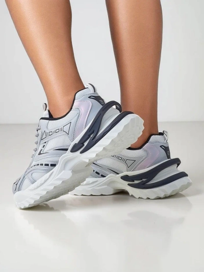 Baskets de sport pour femmes Royalfashion sur une semelle plus épaisse Nettes
