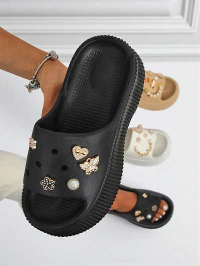 Royalfashion Tongs en caoutchouc pour femmes avec décorations Slash Glam