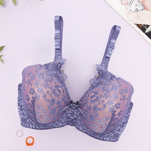 Soutien-gorge rose avec dentelle violette - Sous-vêtements